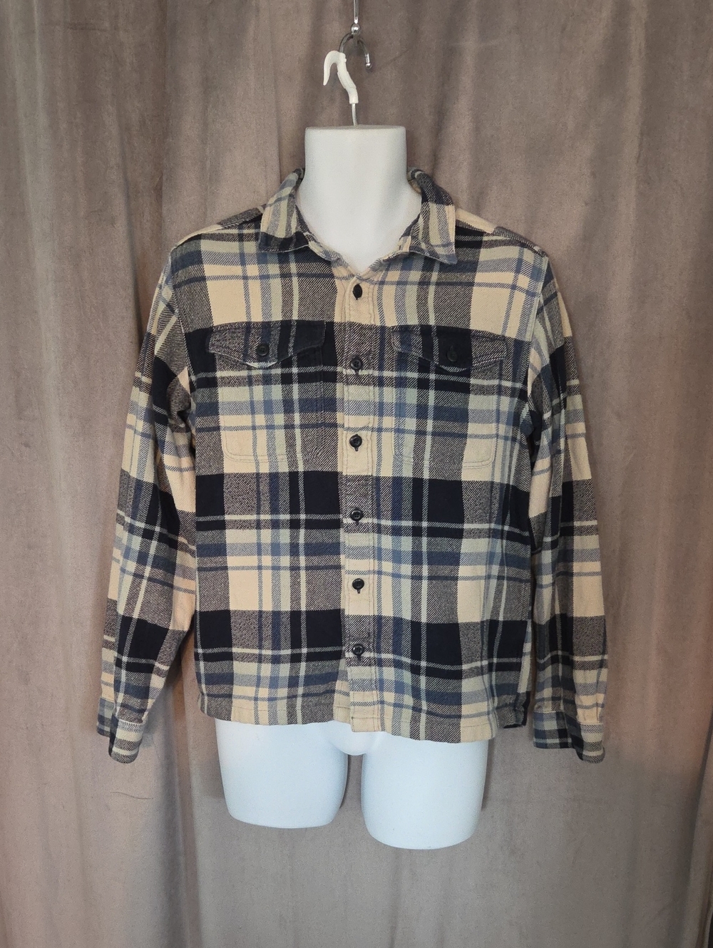 Patagonia Size Medium Plaid Shirt Jacket in Beige and Blues